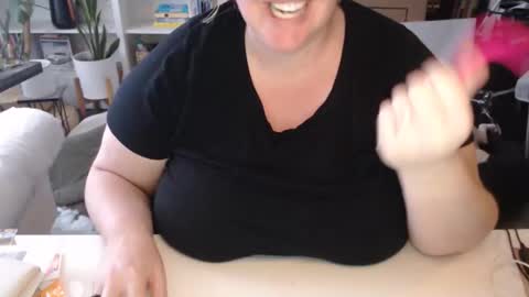 Messi Jessi online show from January 6, 5:05 pm