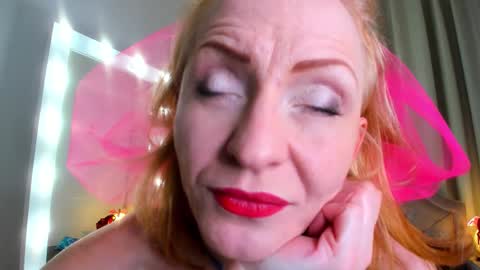 Snapshot of squirtymom chatting on October 5, 10:37 pm Alisa online show from October 5, 10:37 pm