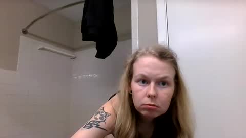 sriley386444137 online show from January 1, 1:27 pm