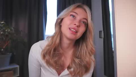 Snapshot of sssecretgirlfriend chatting on October 21, 6:06 am Kate online show from October 21, 6:06 am