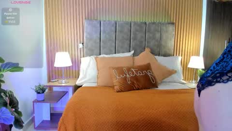 Stacy Woods online show from November 14, 5:02 pm