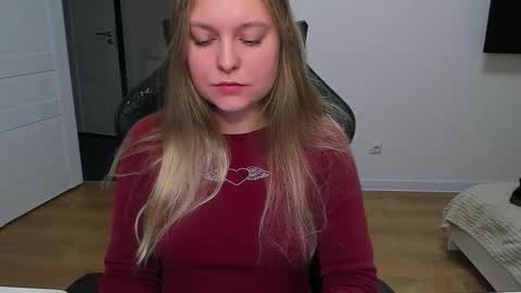 Stacy  online show from December 18, 3:28 pm