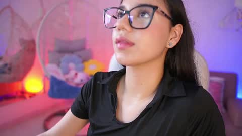 stacycooper_ online show from May 21, 7:12 pm