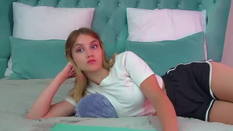 StacyEvances online show from July 14, 2:05 am