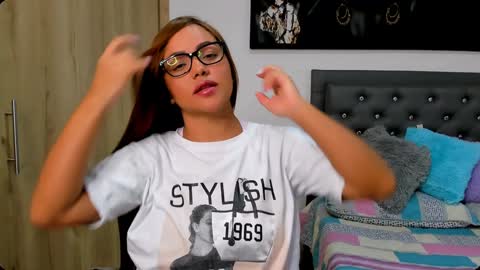 Snapshot of staywithme_x chatting on December 6, 2:46 am Melany online show from December 6, 2:46 am