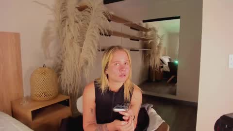 Stefanny   online show from March 8, 12:39 pm