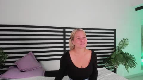 Stefanny   online show from December 2, 12:39 pm