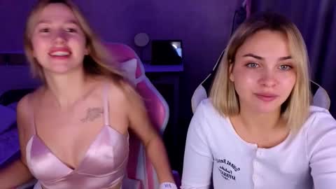 Stefany and Bettany online show from November 18, 5:03 pm