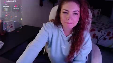 Estefany online show from October 22, 1:32 am