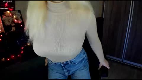 Snapshot of stella__cox chatting on October 20, 5:21 am Stella Cox online show from October 20, 5:21 am