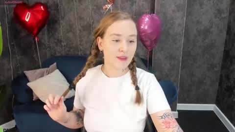 Stella online show from February 12, 9:33 am