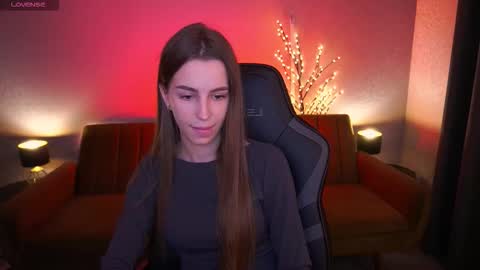 stellahoneywell online show from November 30, 7:01 am