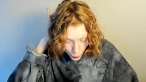 S T E L L A online show from December 19, 9:01 am