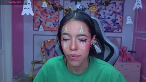 Stephania online show from October 31, 1:37 pm