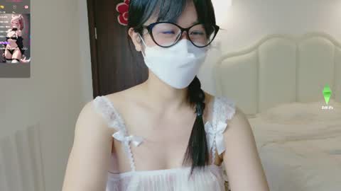 strawberry_loveee online show from July 28, 3:21 pm