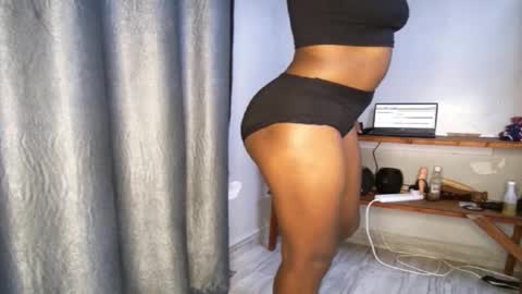 Snapshot of streetlioness chatting on October 20, 4:48 am streetlioness online show from October 20, 4:48 am