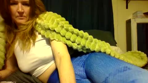 Snapshot of sub4you69brat chatting on January 24, 3:22 am sub4you69brat online show from January 24, 3:22 am