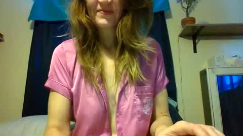 Snapshot of sub4you69brat chatting on February 3, 2:45 pm sub4you69brat online show from February 3, 2:45 pm