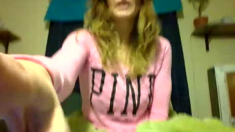 Snapshot of sub4you69brat chatting on January 20, 5:48 am sub4you69brat online show from January 20, 5:48 am