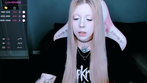 Snapshot of succubus_leslie chatting on October 26, 9:32 pm succubus_leslie online show from October 26, 9:32 pm