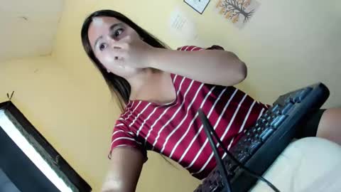 Im wendy if u like me here can u Thumbs up me online show from December 23, 1:42 am