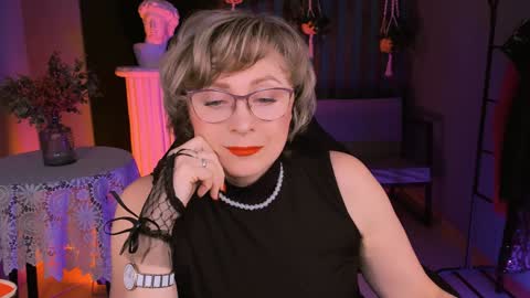 Vivien online show from February 6, 1:10 pm