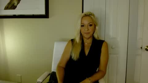 Snapshot of summerishotter chatting on December 11, 11:10 pm Amber online show from December 11, 11:10 pm