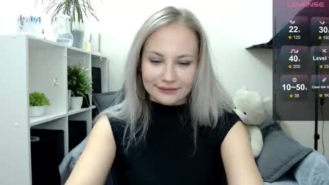 Snapshot of sunny_bunny6 chatting on October 1, 5:12 am Naomi online show from October 1, 5:12 am