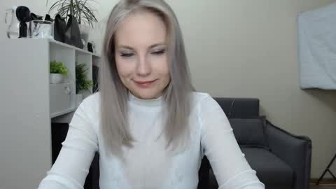 Snapshot of sunny_bunny6 chatting on December 31, 6:59 am Naomi online show from December 31, 6:59 am