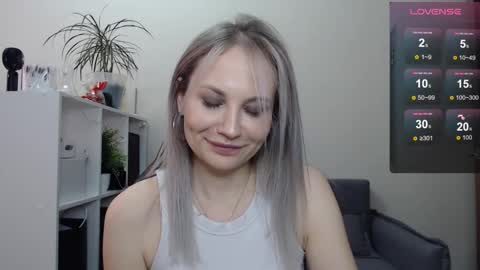 Snapshot of sunny_bunny6 chatting on March 5, 6:23 am Naomi online show from March 5, 6:23 am