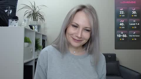 Snapshot of sunny_bunny6 chatting on December 18, 5:37 am Naomi online show from December 18, 5:37 am