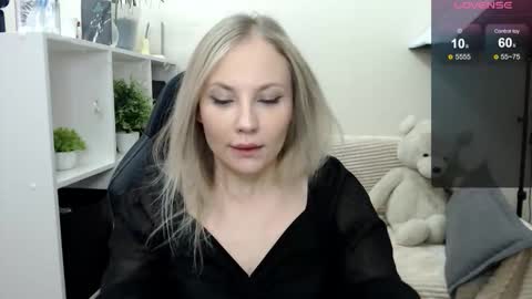 Naomi online show from October 31, 5:42 am