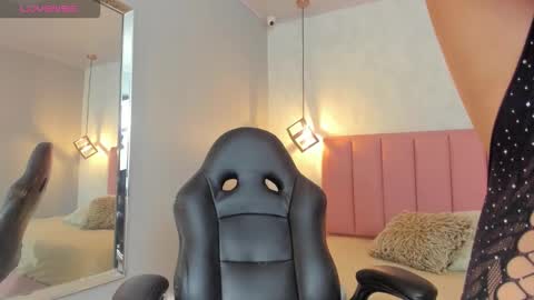  S U N N Y online show from February 19, 12:37 pm