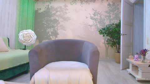 Eva  online show from April 8, 2:52 pm