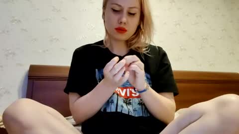 Annie online show from December 7, 10:45 am