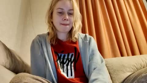 Annie online show from February 21, 1:55 pm