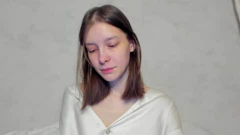Una online show from May 12, 10:27 pm