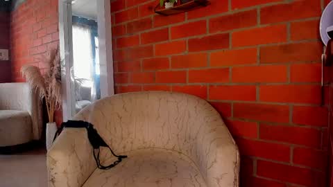 susan_wall online show from April 8, 5:48 pm