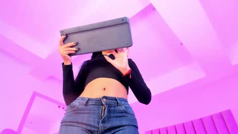 Sussan Nicole  online show from October 27, 12:12 pm