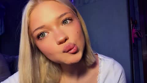 Stacy online show from March 31, 4:01 am