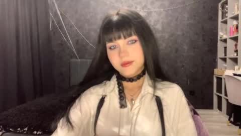 EmilySuonn online show from May 5, 5:32 am