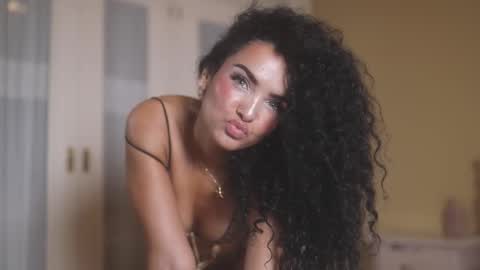 suzysuza online show from February 8, 8:56 pm