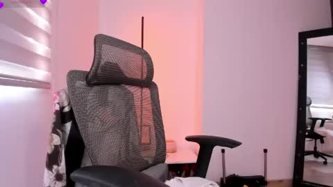 Evangeline online show from April 22, 7:11 pm