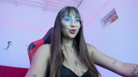 sweet_coral_ online show from April 17, 7:10 am