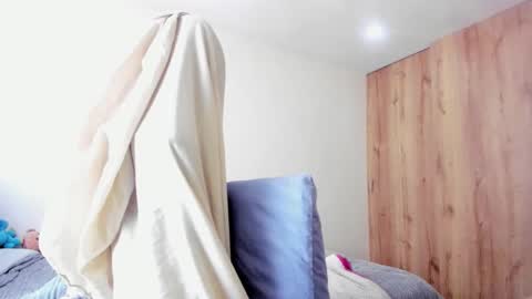 Kendra online show from January 19, 2:02 pm