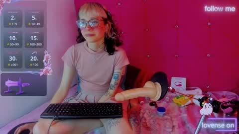  emmili  online show from October 6, 3:50 pm