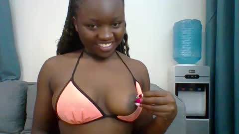 Snapshot of sweet_jenica chatting on September 24, 4:44 am ESTHER NEEMA online show from September 24, 4:44 am