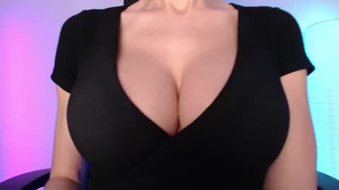 Jen online show from April 3, 3:10 pm