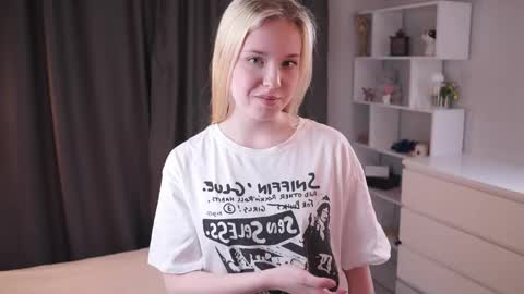 Lily online show from April 27, 7:11 pm