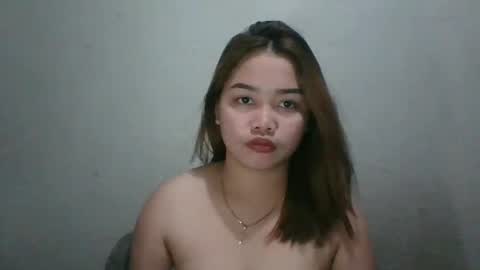 Snapshot of sweet_mae28xx chatting on February 7, 4:27 am sweet_mae28xx online show from February 7, 4:27 am